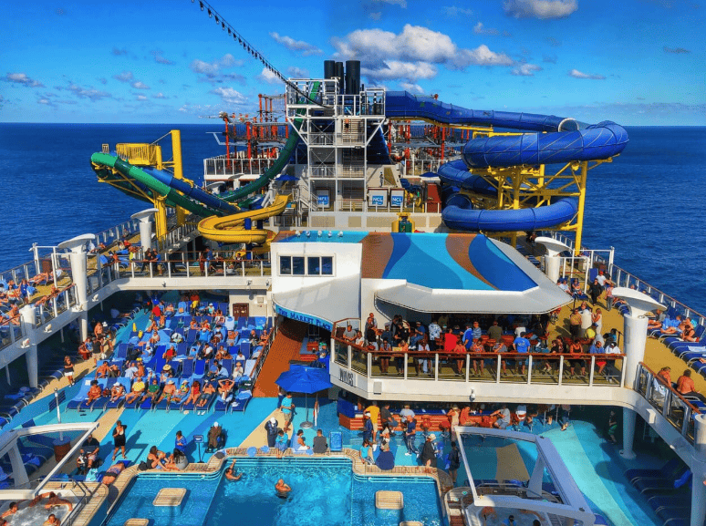 Foto water park yang tersedia di kapal Norwegian Cruise Line